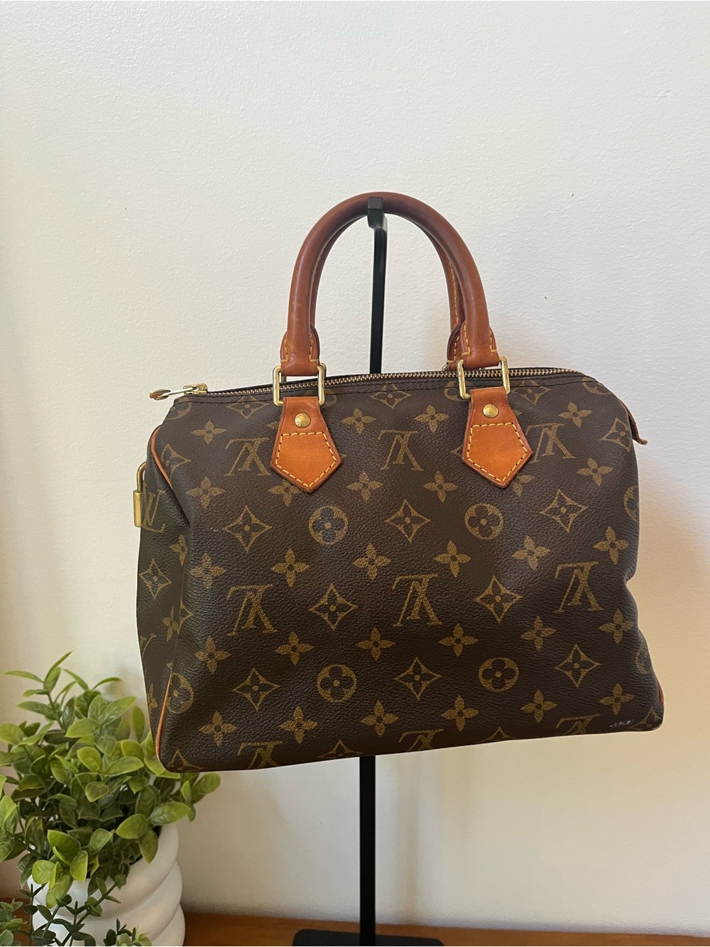 Authentic Louis Vuitton Speedy 25 - Picture 4 of 13